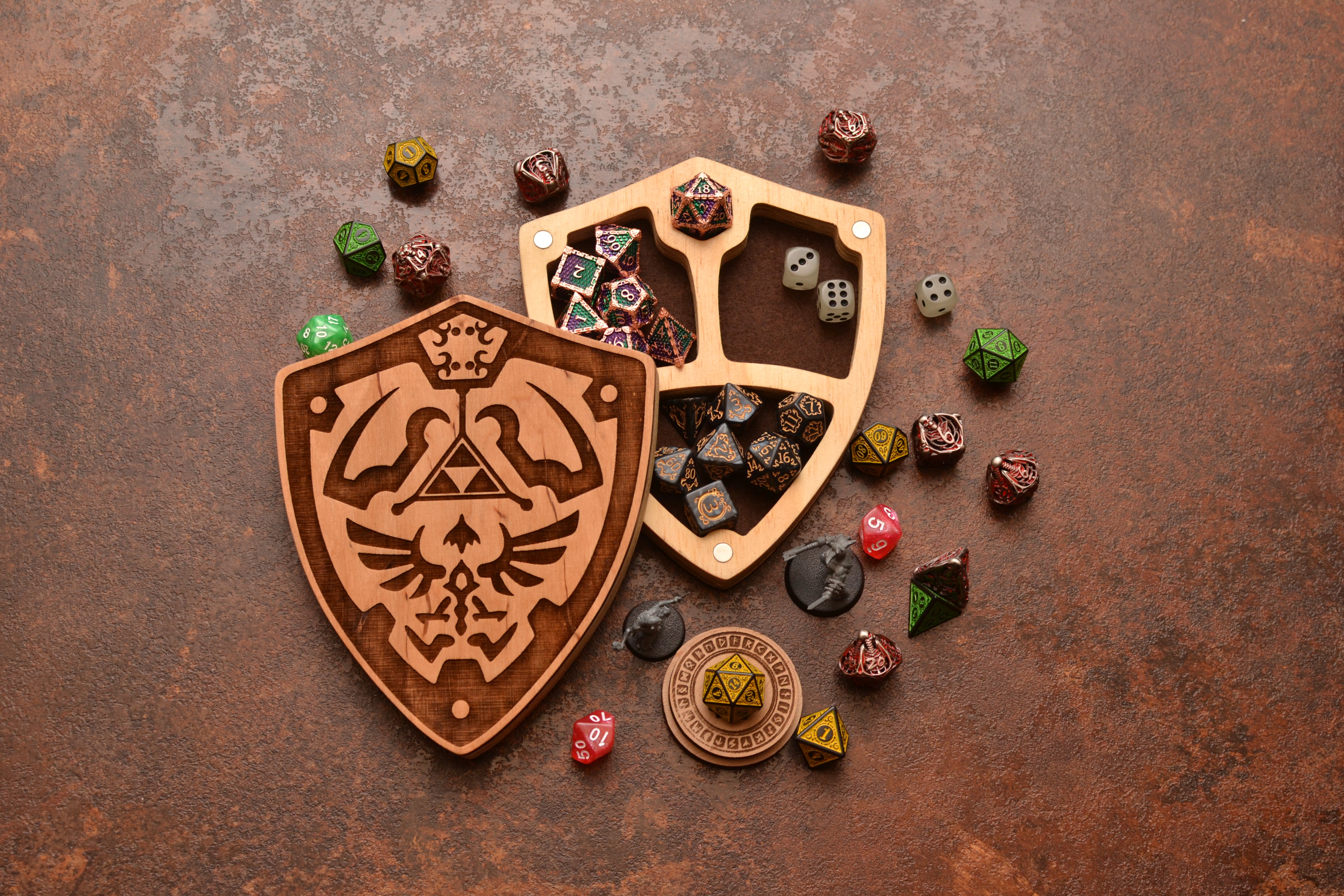 Hylian Shield Dice Box Set: Legend of Zelda Wooden Dice Tray
