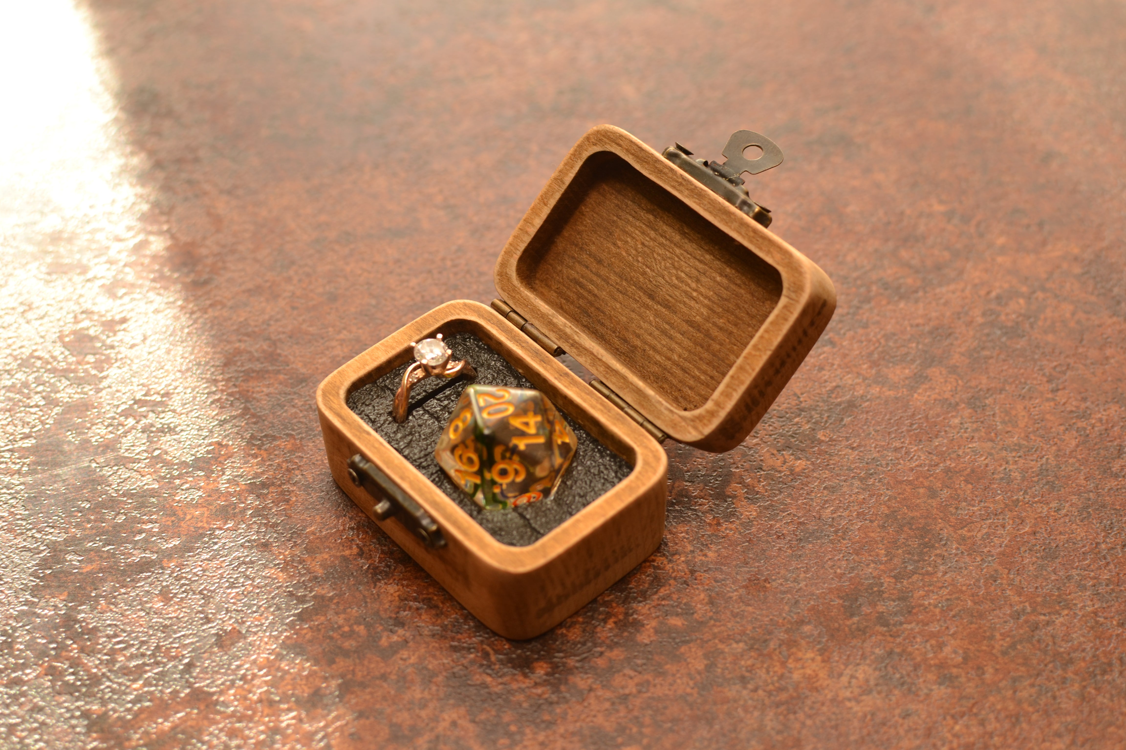 Walnut Wooden Dice Box: for DnD Metal Dice Collector's Case.