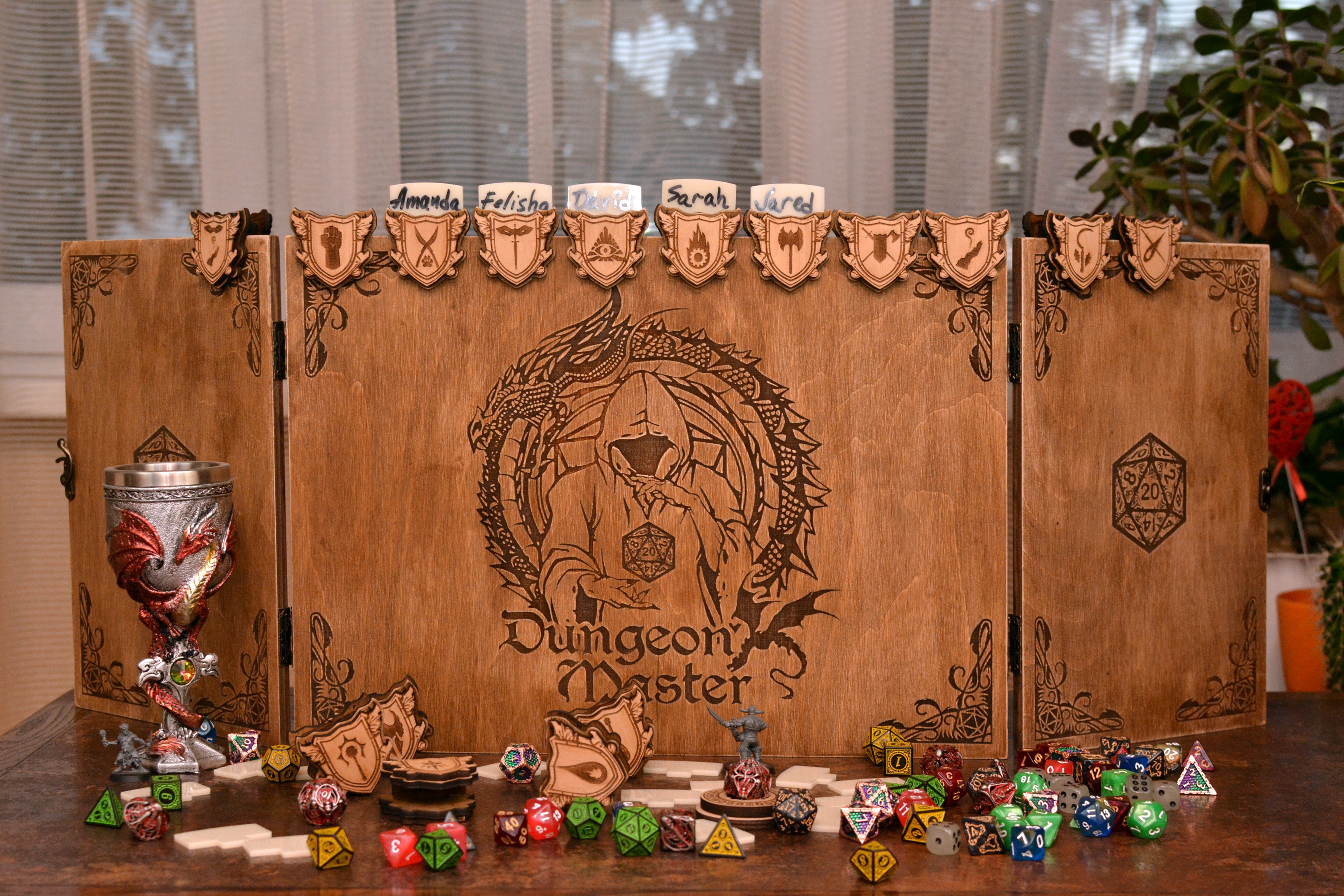 DM Book Screen. Wooden RPG GM Screen for DnD. Brown.